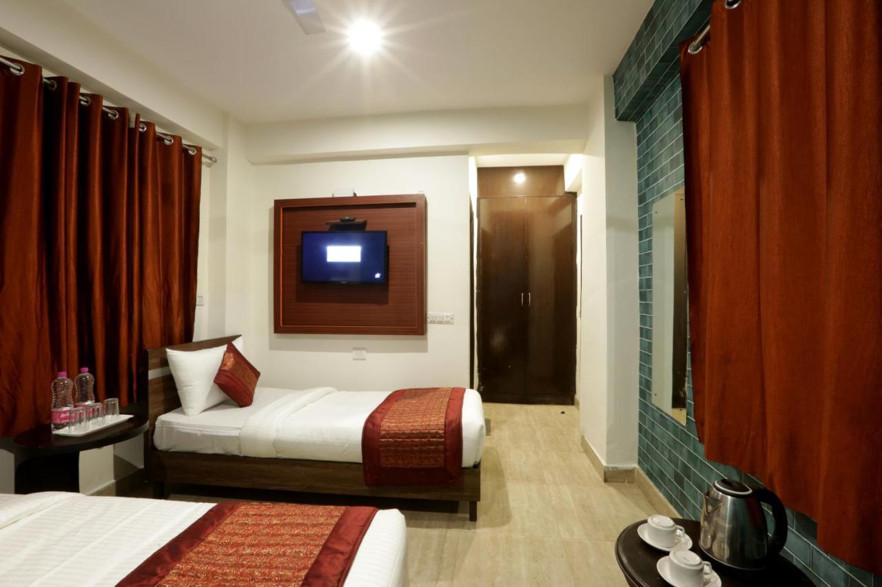 Hotel Emerald Park At Airport Neu-Delhi Exterior foto