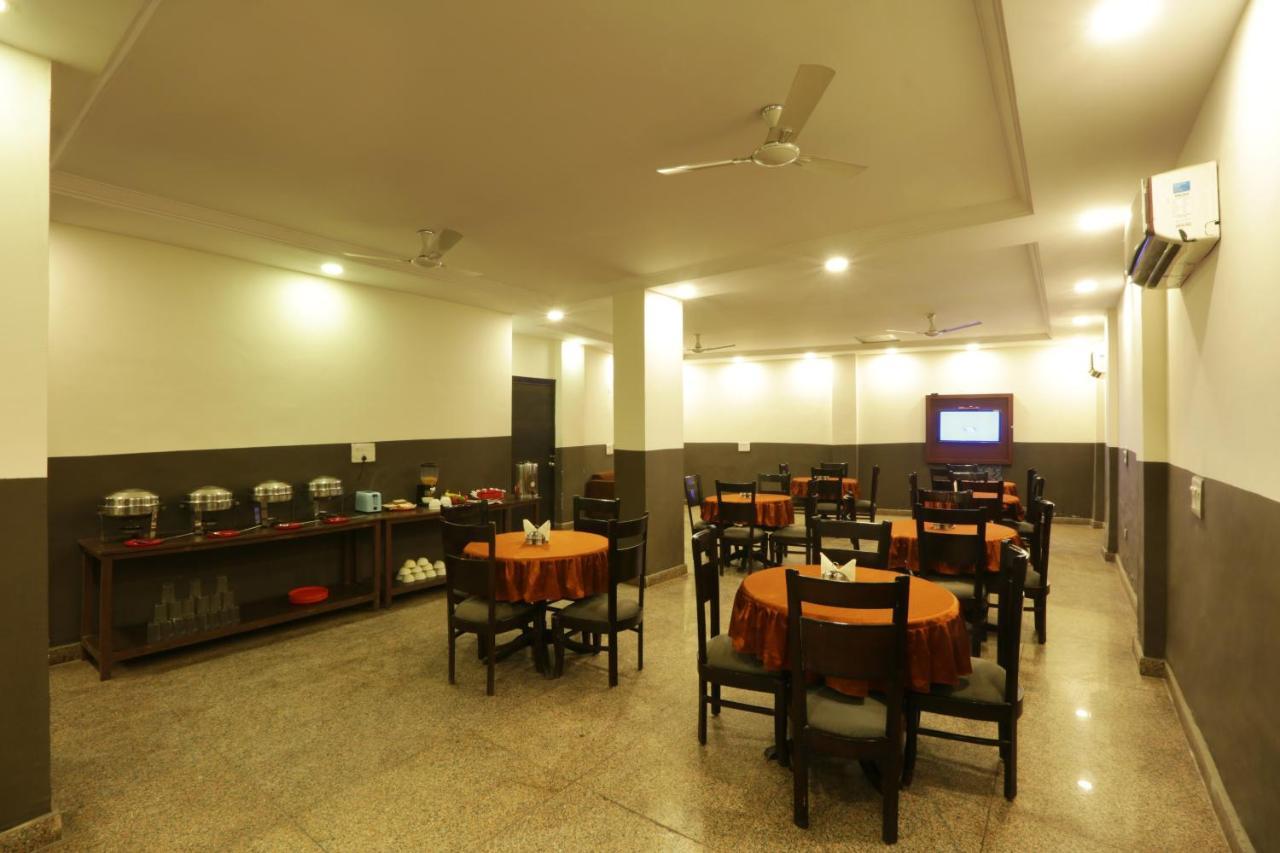 Hotel Emerald Park At Airport Neu-Delhi Exterior foto
